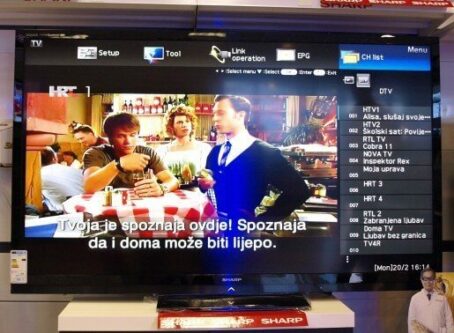 Sharp LC70LE835 6