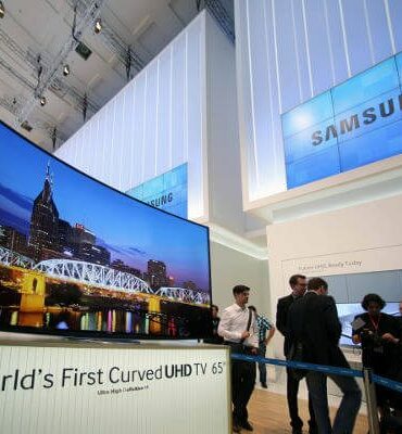Curved UHD TV