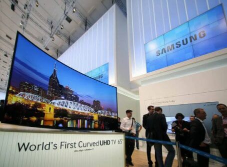 Curved UHD TV