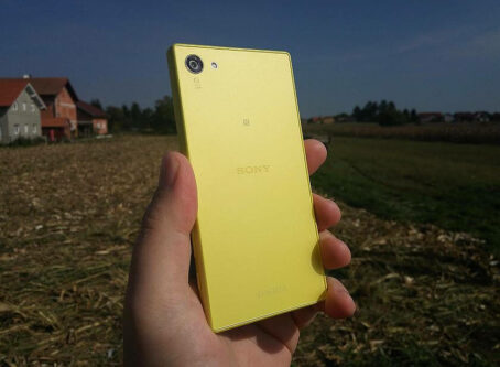 Sony Xperia Z5 Compact 1