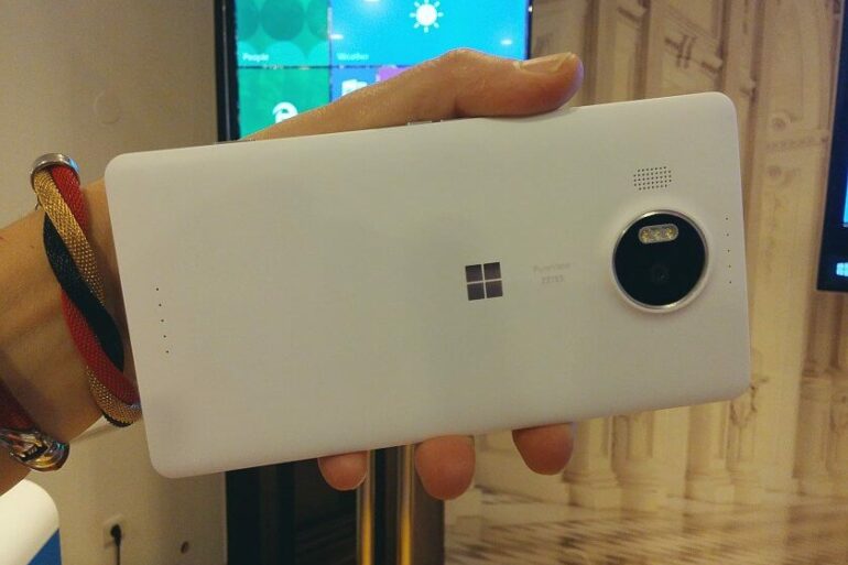 Microsoft Lumia 950XL 2