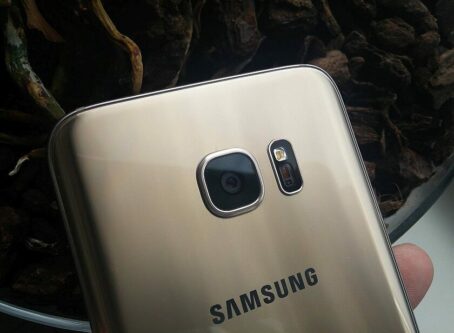Samsung Galaxy S7 edge 22