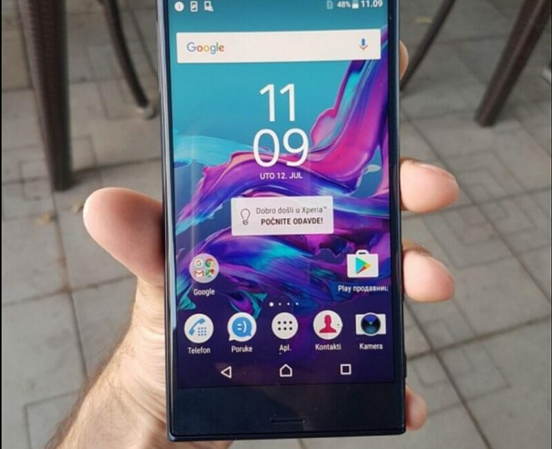 Sony Xperia F8831 1