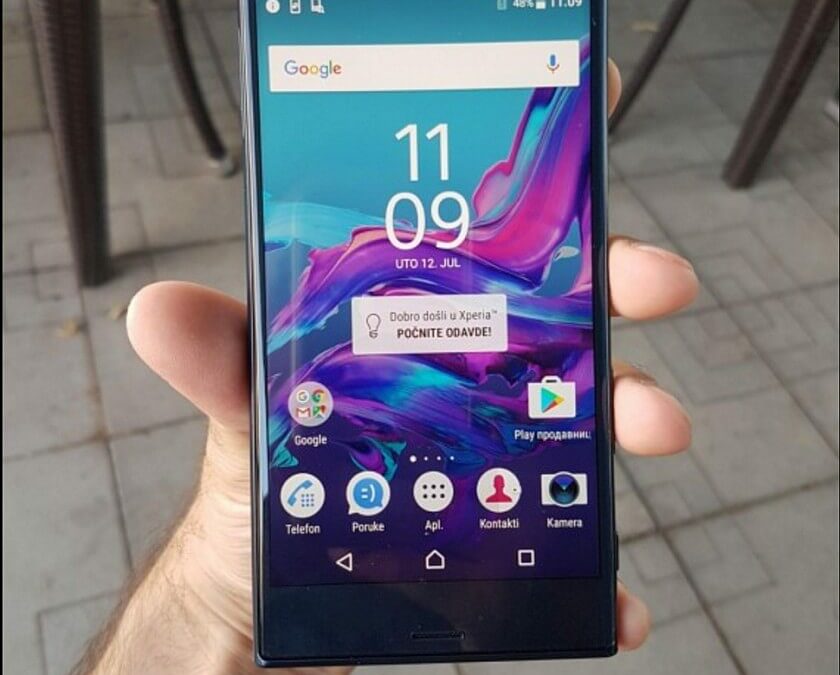 Sony Xperia F8831 1