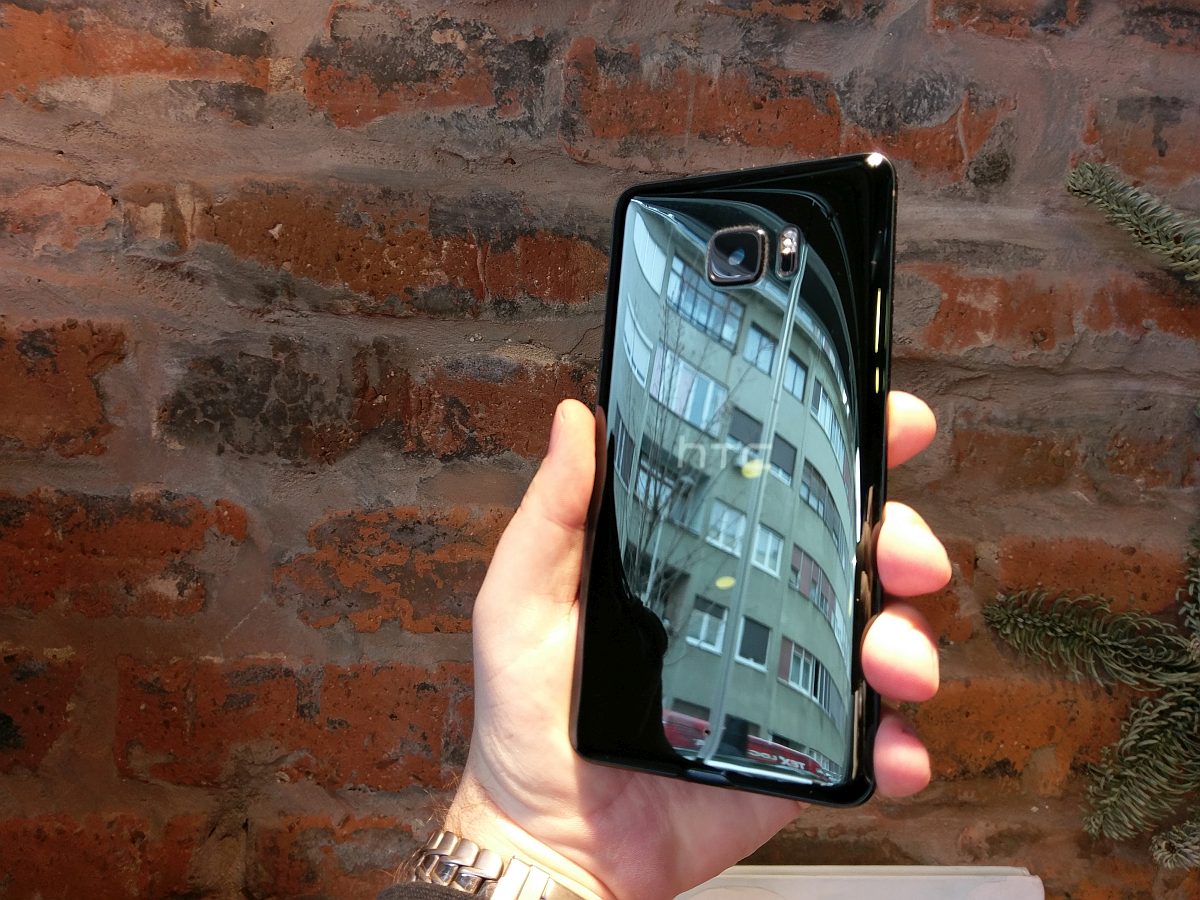 HTC U Ultra i HTC U Play 4