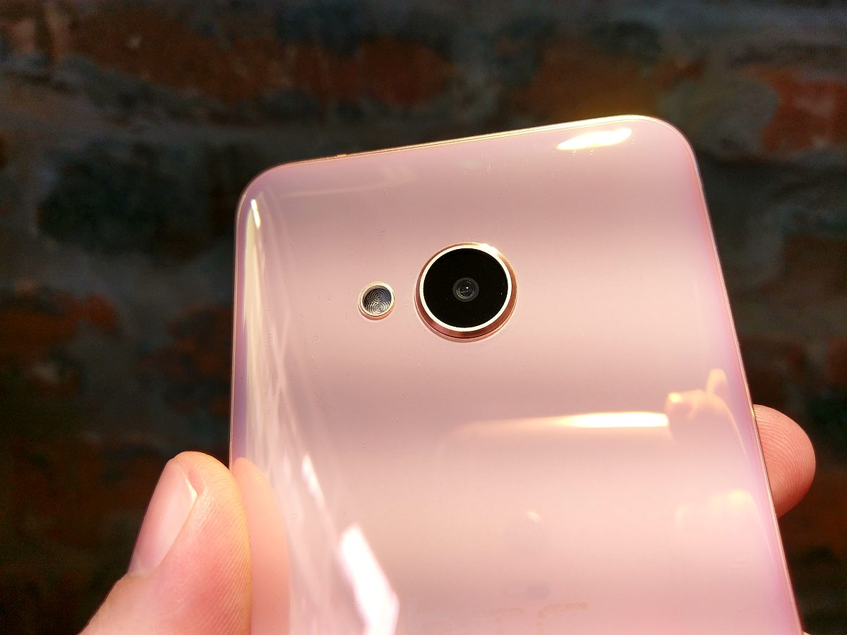 HTC U Ultra i HTC U Play 7