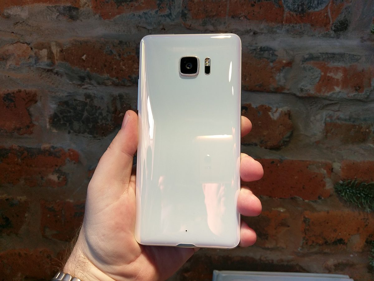 HTC U Ultra i HTC U Play 8