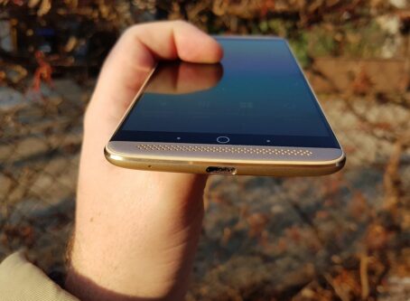 ZTE Axon 7 4