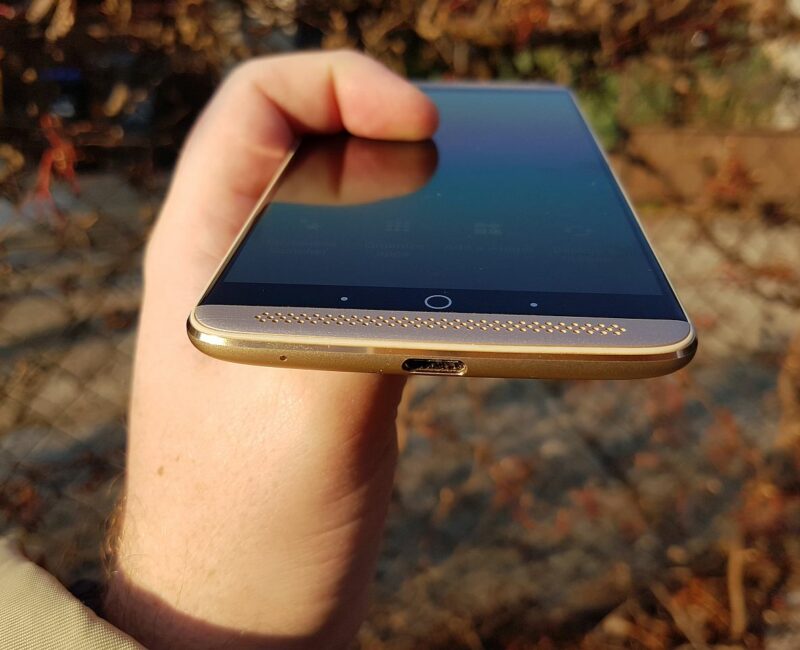 ZTE Axon 7 4