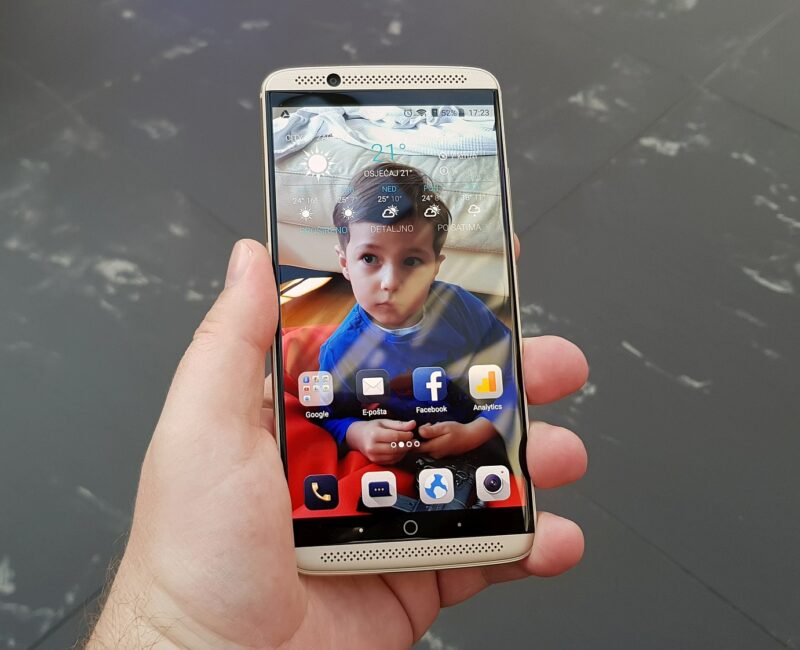 ZTE Axon 7 1