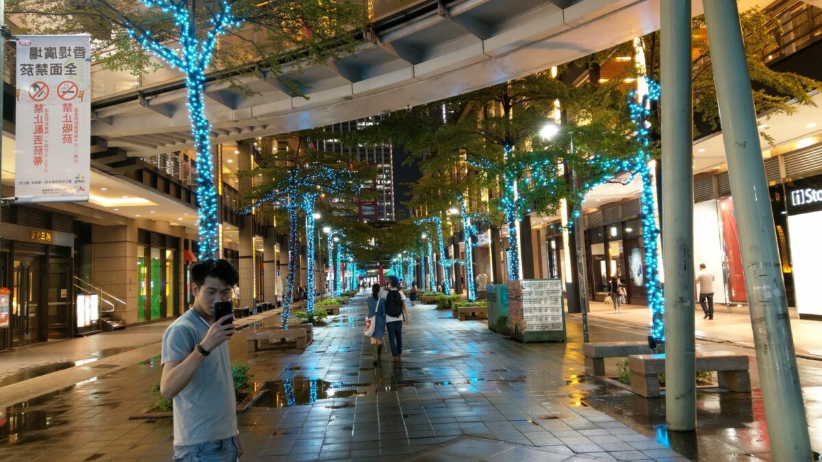 HTC U11 low light fotografija 1