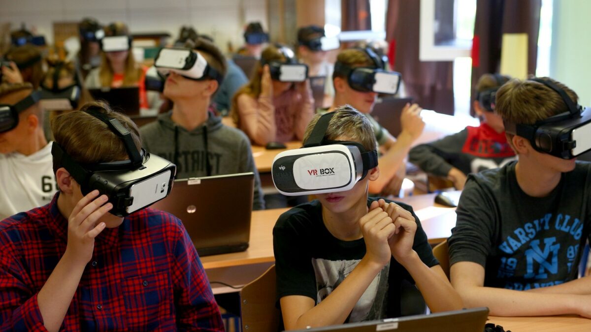 Ucenje povijesti i zemljopisa uz VR naocale 1