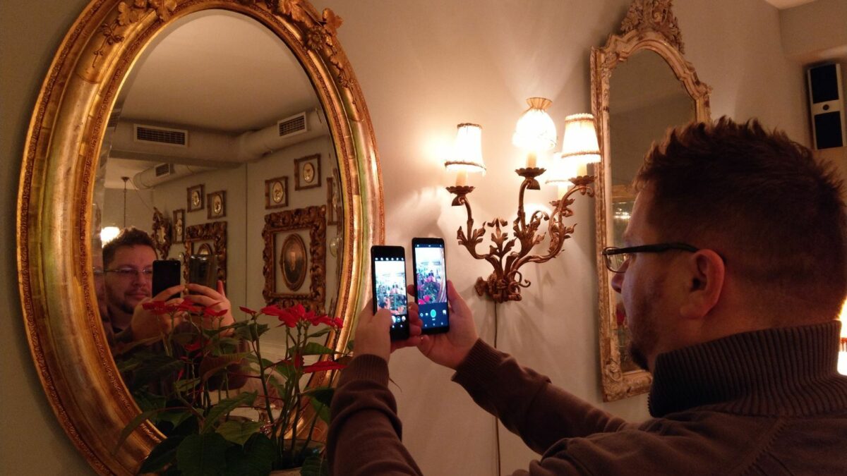 HTC U11 vs Pixel 2 7