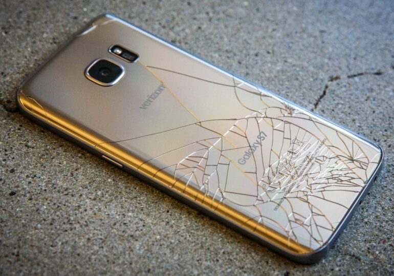 s7 edge broken
