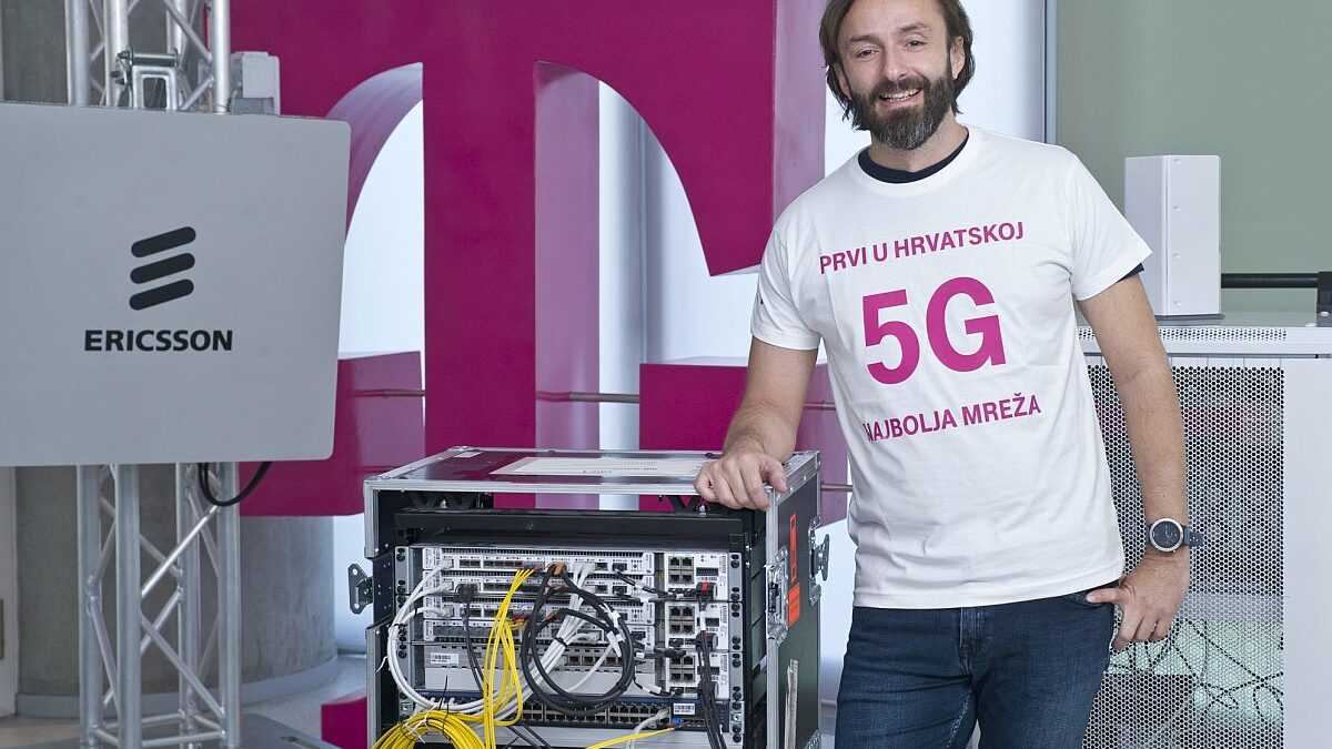 Član Uprave HT a Boris Drilo kraj 5G mrežnih uređaja
