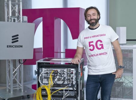Član Uprave HT a Boris Drilo kraj 5G mrežnih uređaja