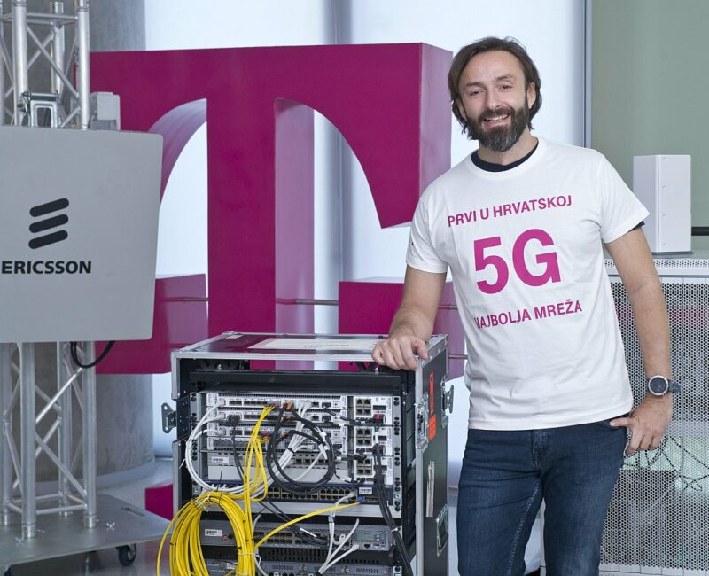 Član Uprave HT a Boris Drilo kraj 5G mrežnih uređaja