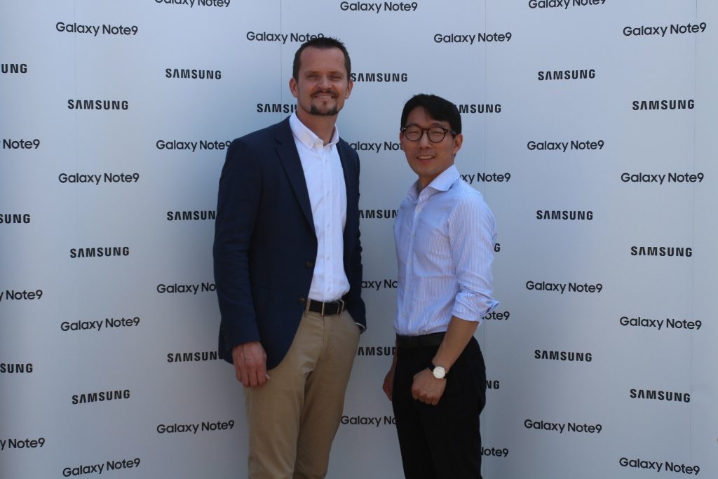 Hojun Hwang predsjednik Uprave regionalnog predstavništva tvrtke Samsung i Pavle Zobundžija direktor odjela telekomunikacija u regionalnom predstavništvu Samsung Electronicsa