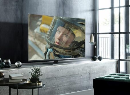 LED TV FX780 lifestyle