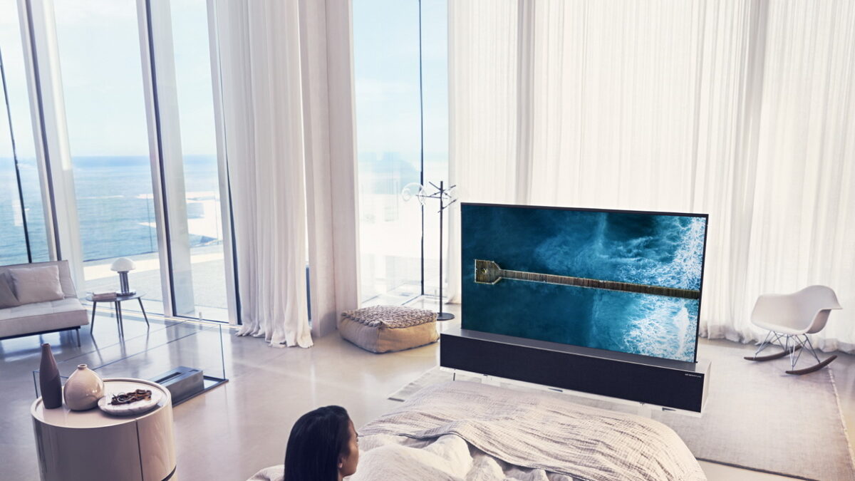 LG OLED TV R Full 02