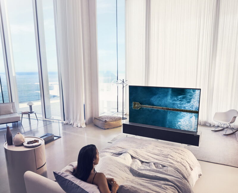 LG OLED TV R Full 02