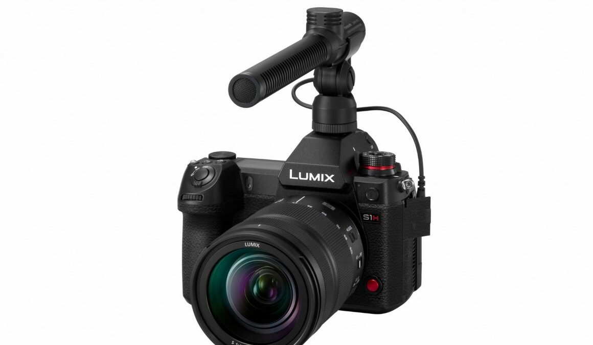 LUMIX S1H s montiranim mikrofonom e1567103391513