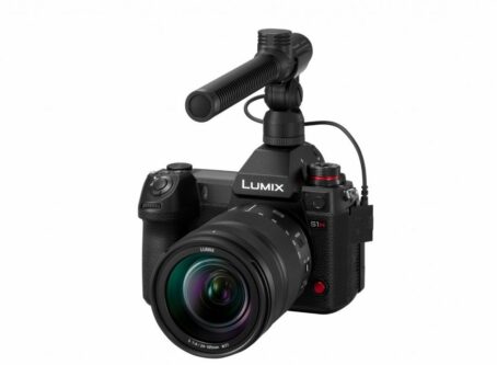 LUMIX S1H s montiranim mikrofonom e1567103391513