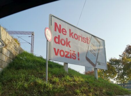 Ne koristi mobitel dok vozis 2