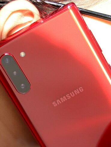 Samsung Note 10 crveni