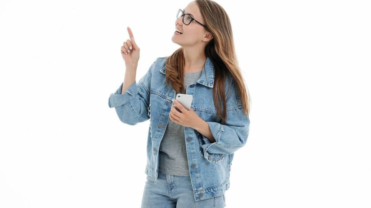 Djevojka s mobitelom 2