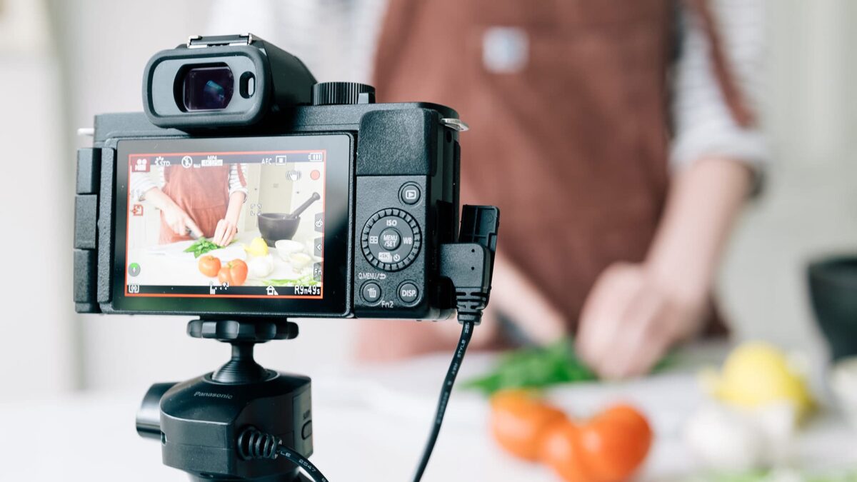 Panasonic LUMIX G100 IV