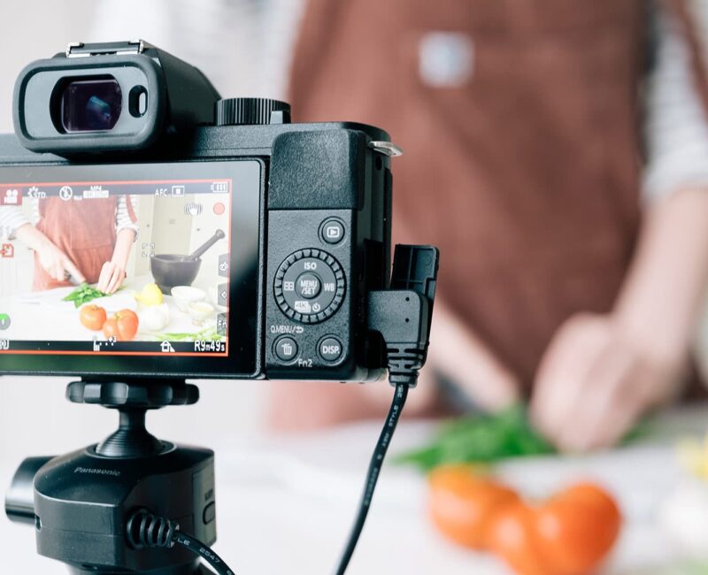 Panasonic LUMIX G100 IV