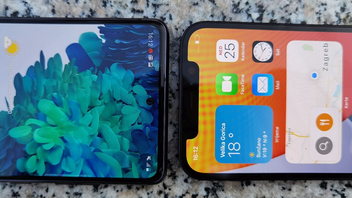 Samsung Galaxy S20 FE vs iPhone 12 1