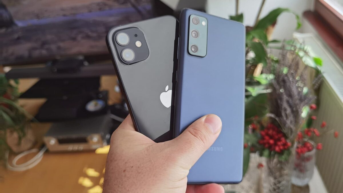 Samsung Galaxy S20 FE vs iPhone 12 3