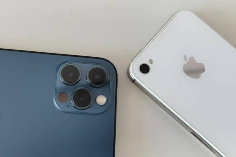 Apple iPhone 12 Pro vs iPhone 4S 2