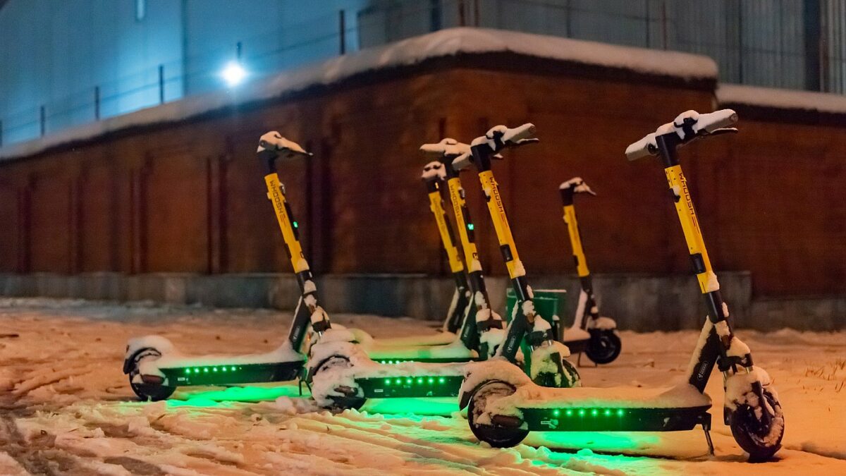 Elektricni romobil po zimi