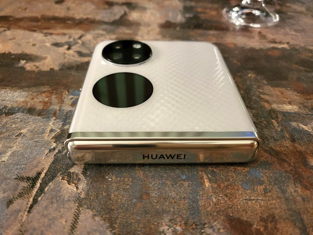 Huawei P50 Pocket 11
