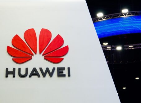 Huawei logo PR