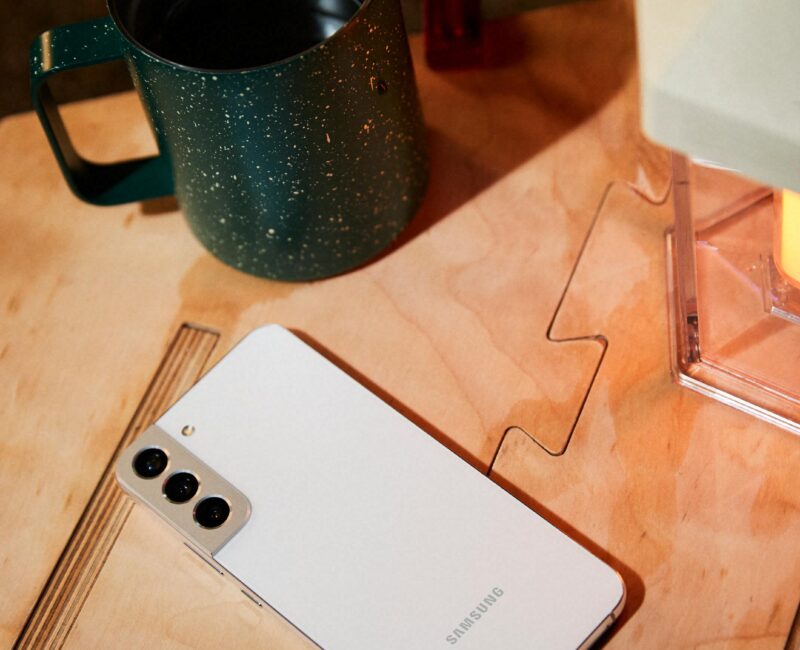1 05 Galaxy S22 Plus Back5 Phantom White design LI