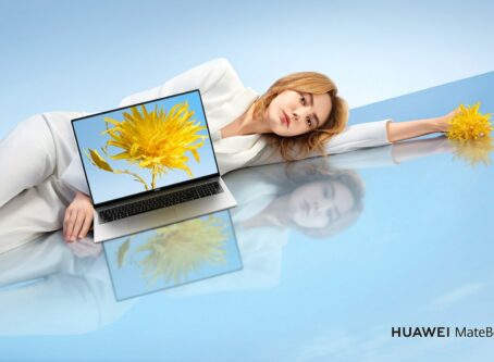 MKT MateBook D16 Lifestyle Shot Screen Flower PSD RGB 20220525