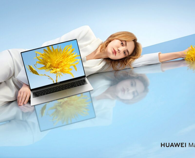 MKT MateBook D16 Lifestyle Shot Screen Flower PSD RGB 20220525