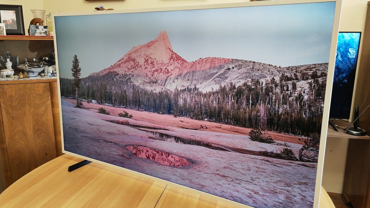 Samsung The Frame QLED 65LS03B lifestyle 33