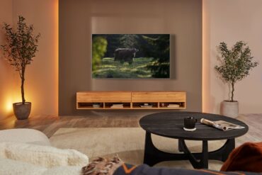 S95B OLED Lifestyle Feature Image 2 High Res tiff