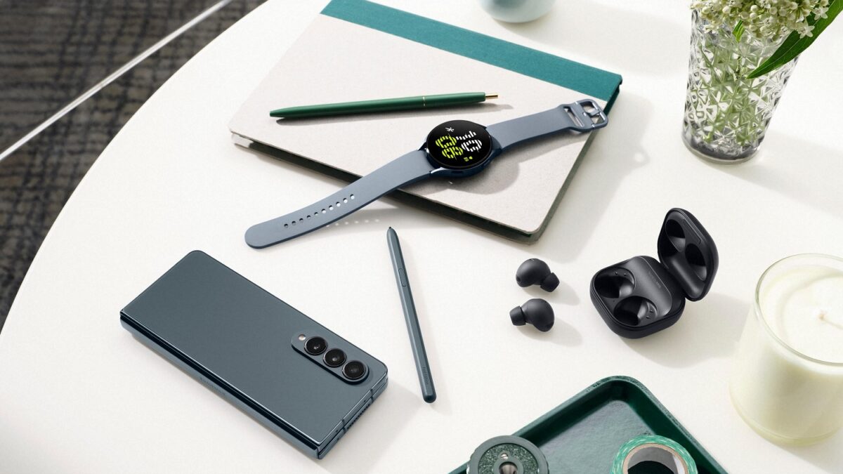 3 073 ecosystyem galaxy zfold4 graygreen spen watch5 sapphire buds2pro graphite LI