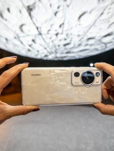 Huawei Touch the Moon 19