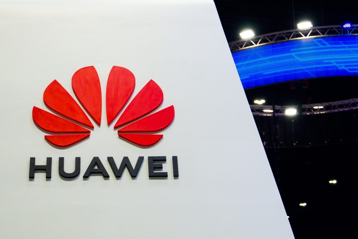 Huawei logo PR