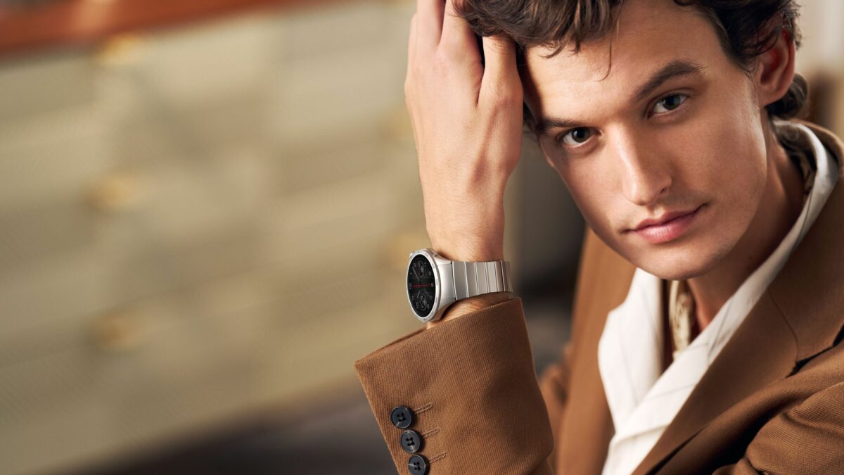 MKT WATCH GT 4 Lifestyle shot 46mm Grey 02 EN PSD HQ 40230825