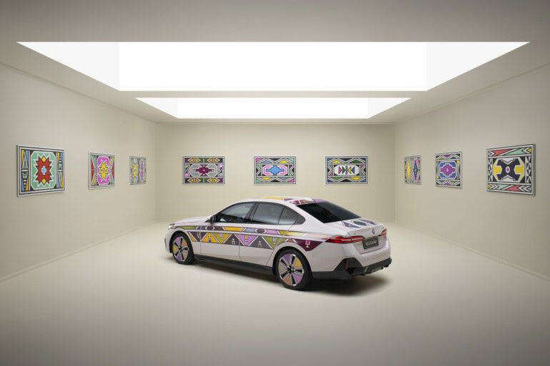 P90539536 highRes bmw i5 flow nostokan scaled