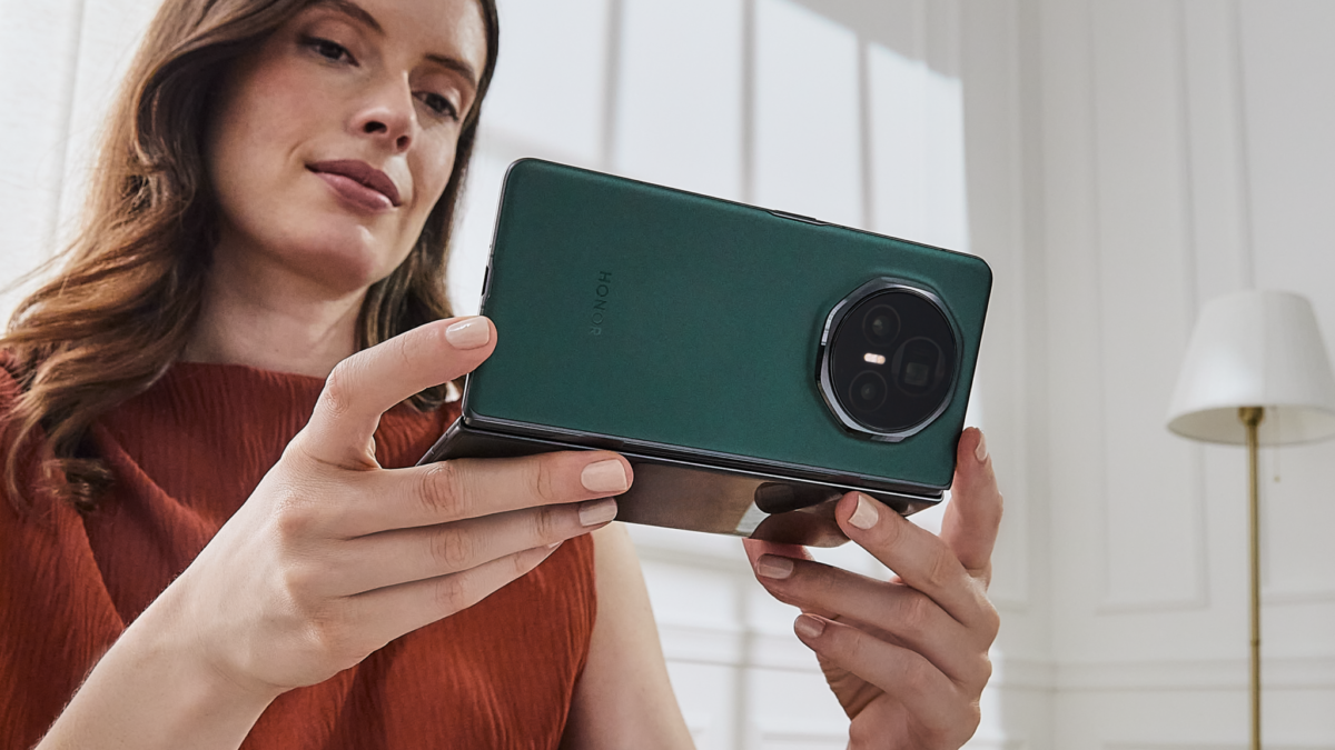 HonorV3 Lifestyle1 Static 4 5 Clean scaled