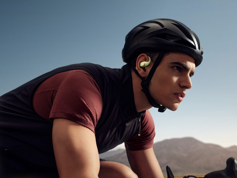 MKT HQ Moose Lifestyle Shot Cycling Green 20250206